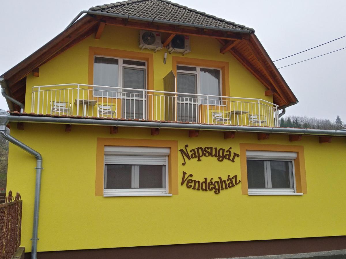 Napsugár Vendégház Újudvar Esterno foto