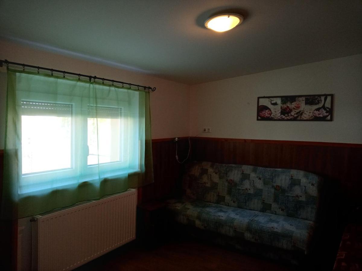 Napsugár Vendégház Újudvar Esterno foto