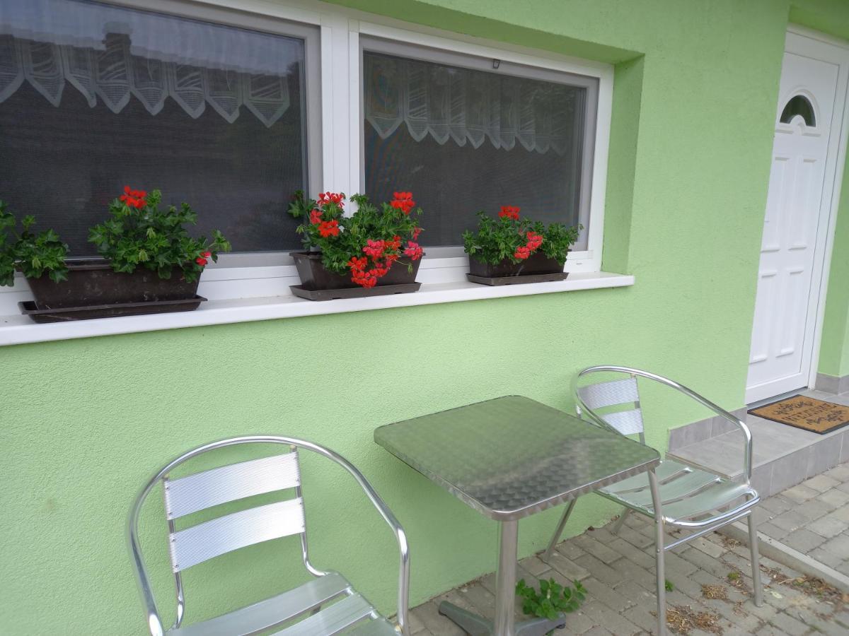 Napsugár Vendégház Újudvar Esterno foto
