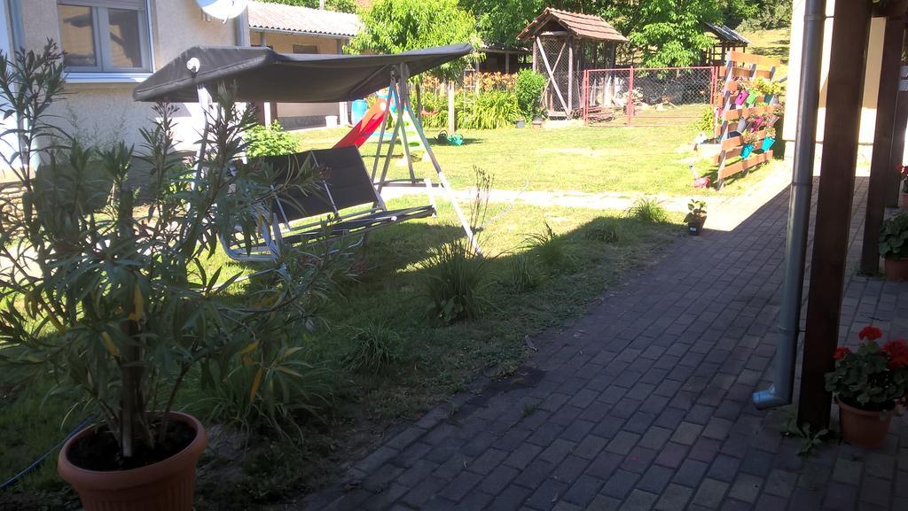 Napsugár Vendégház Újudvar Esterno foto