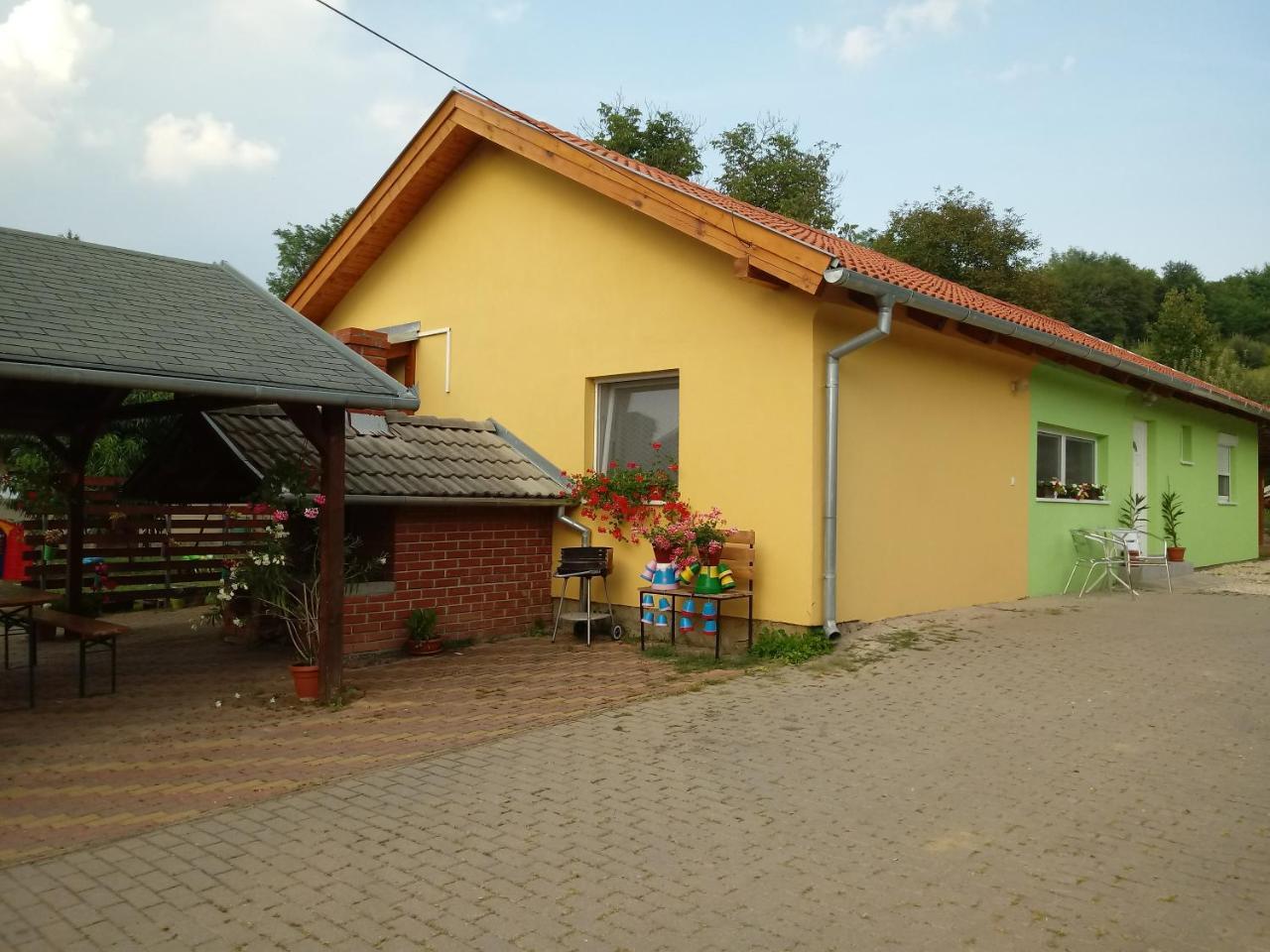 Napsugár Vendégház Újudvar Esterno foto