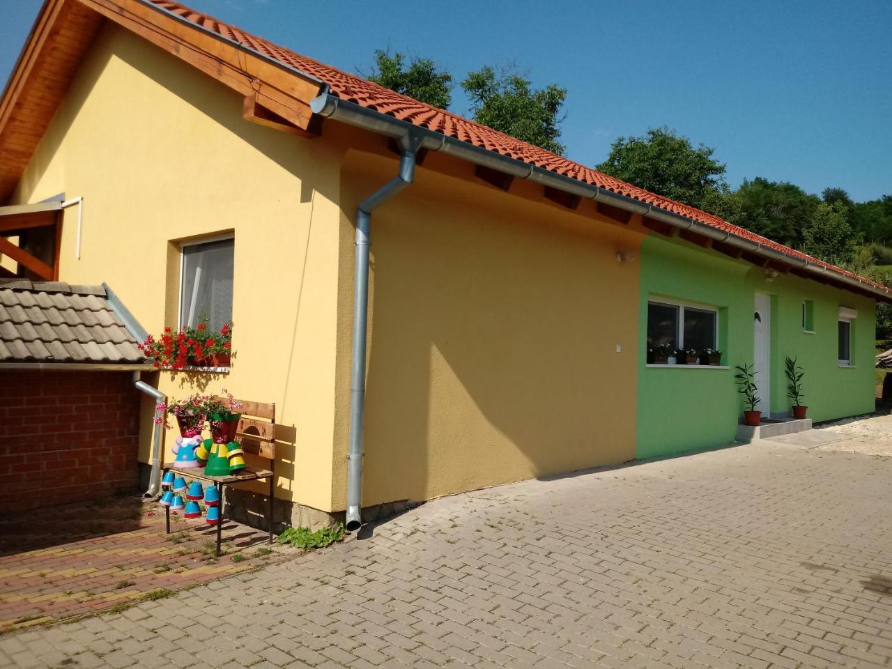 Napsugár Vendégház Újudvar Esterno foto