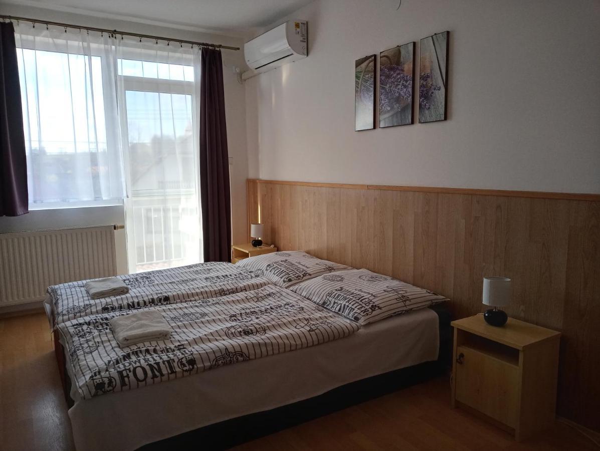 Napsugár Vendégház Újudvar Esterno foto
