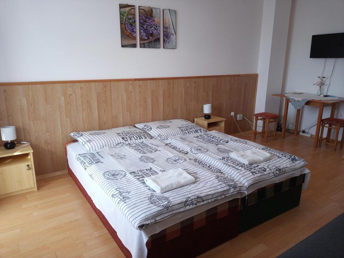 Napsugár Vendégház Újudvar Esterno foto
