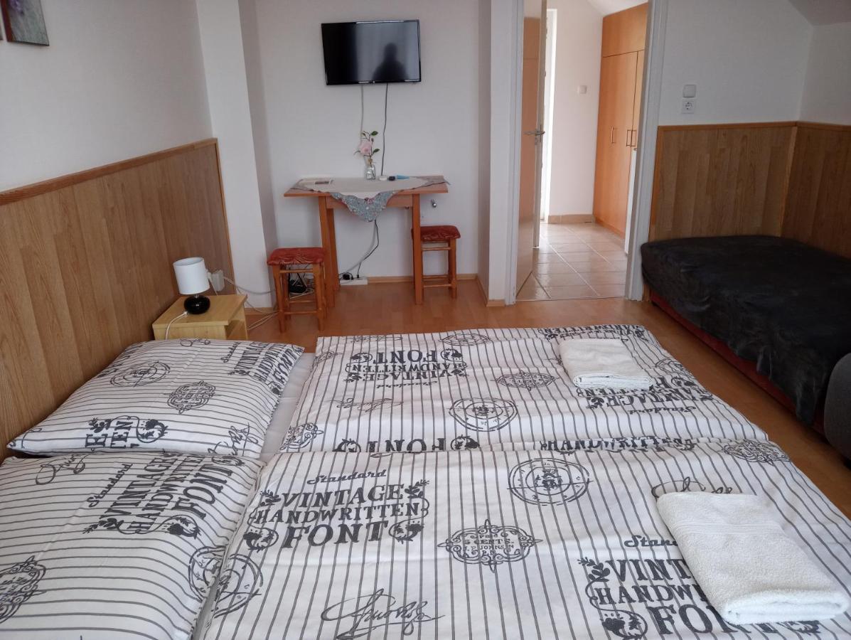 Napsugár Vendégház Újudvar Esterno foto